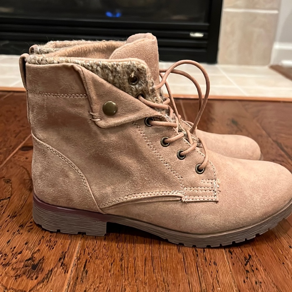 Rock & Candy “Tavin” Boot Size 7.5 Color: Tan